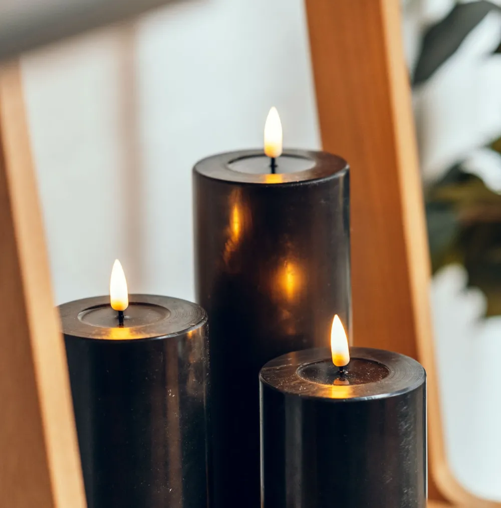 Deluxe Homeart Led-Kerzen & Led-Laternen|Kerzen-LED Stumpenkerze Real Flame schwarz
