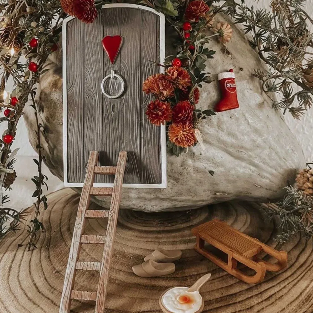 Det Gamle Apotek Weihnachtsdeko-Wichteltür-Set 6-teilig mit Zubehör