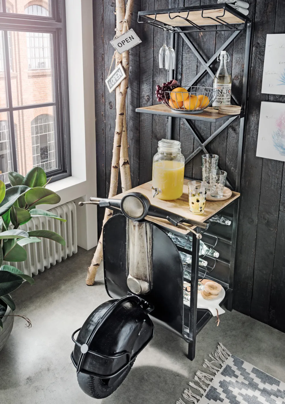 Faktorei Schränke-Unikat Scooter-Barschrank